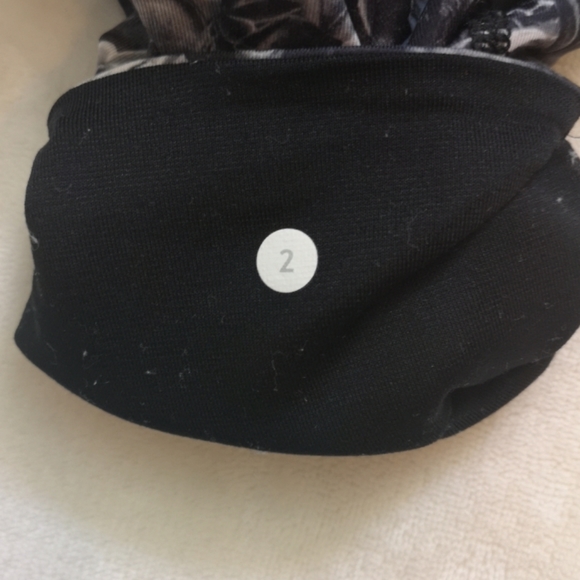 Lululemon Wunder Under Crop | Size 2 - Picture 8 of 8